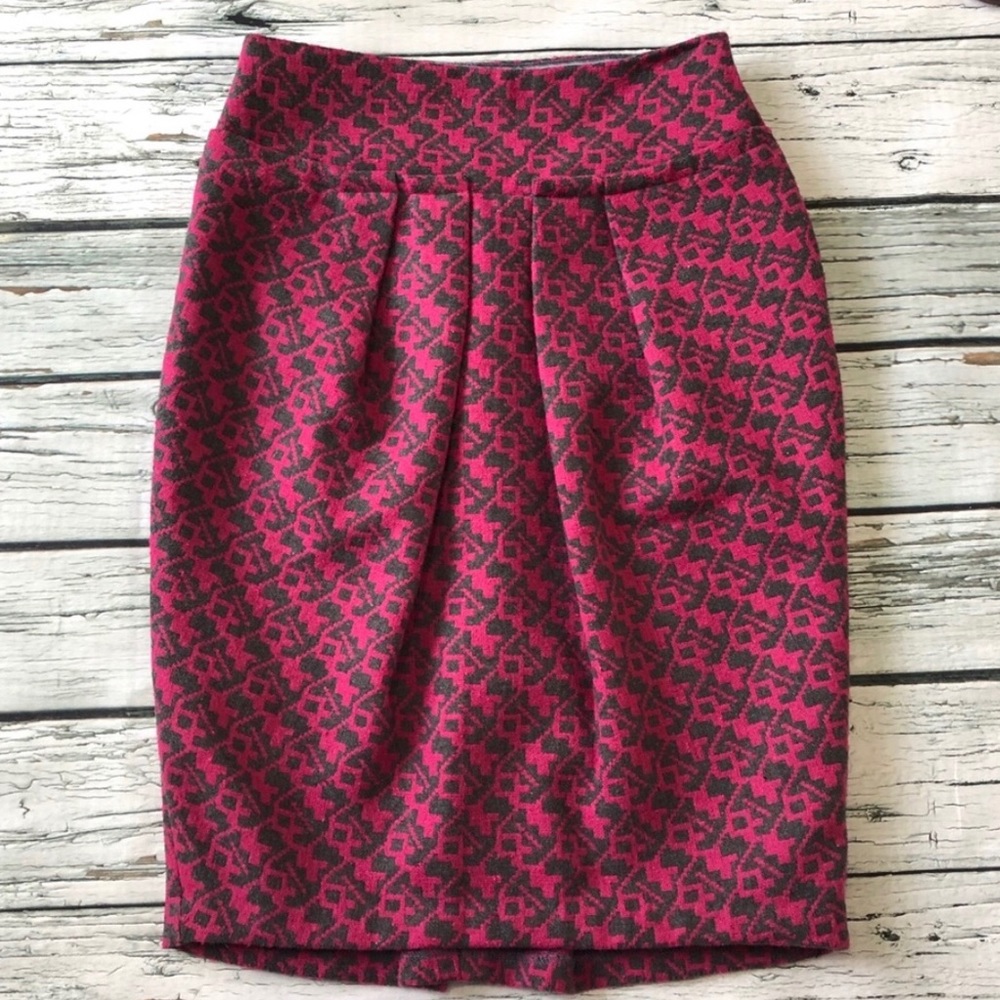 Eva Franco High-Waisted Pleated Pencil Ski…